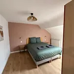 Maison Spacieuse Avec Terrasse Dans Le Centre Ville De Reims