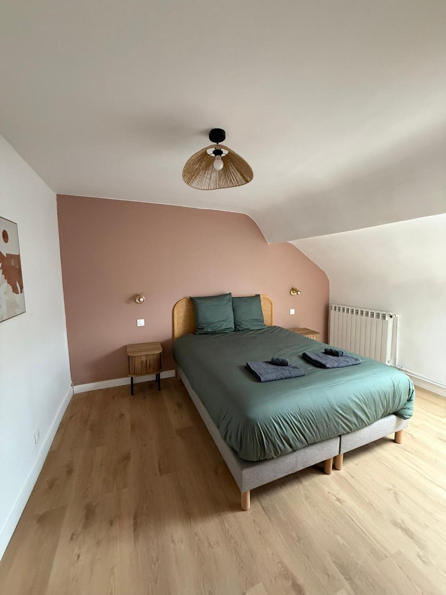 Maison Spacieuse Avec Terrasse Dans Le Centre De Villa
