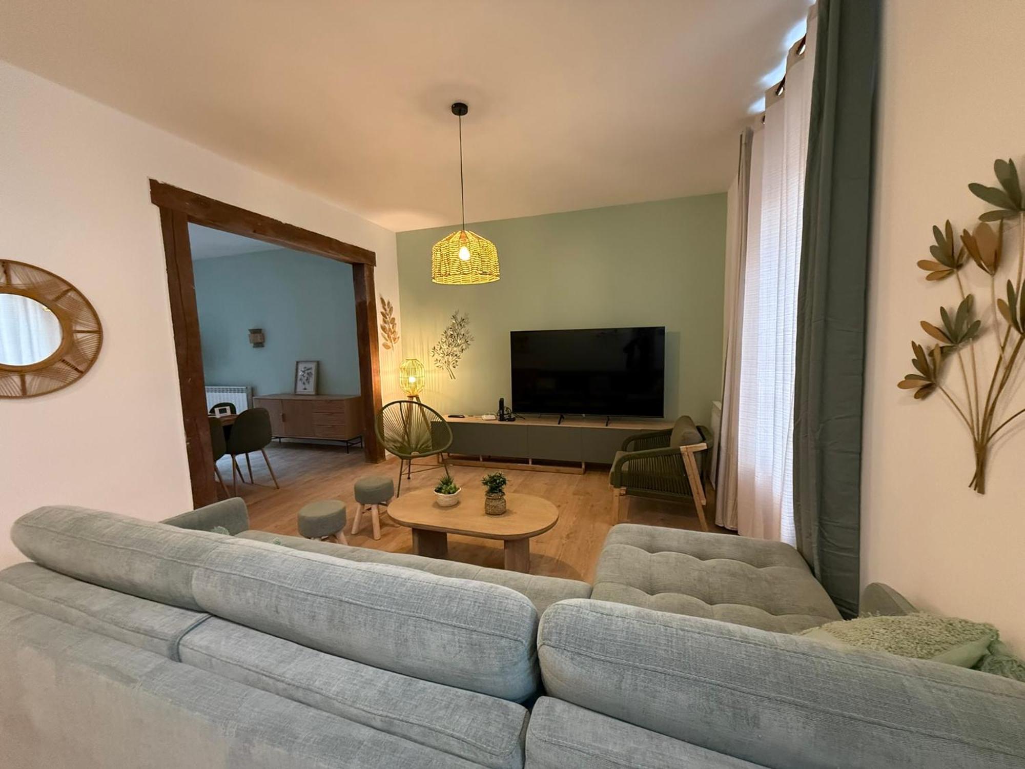 Maison Spacieuse Avec Terrasse Dans Le Centre De *