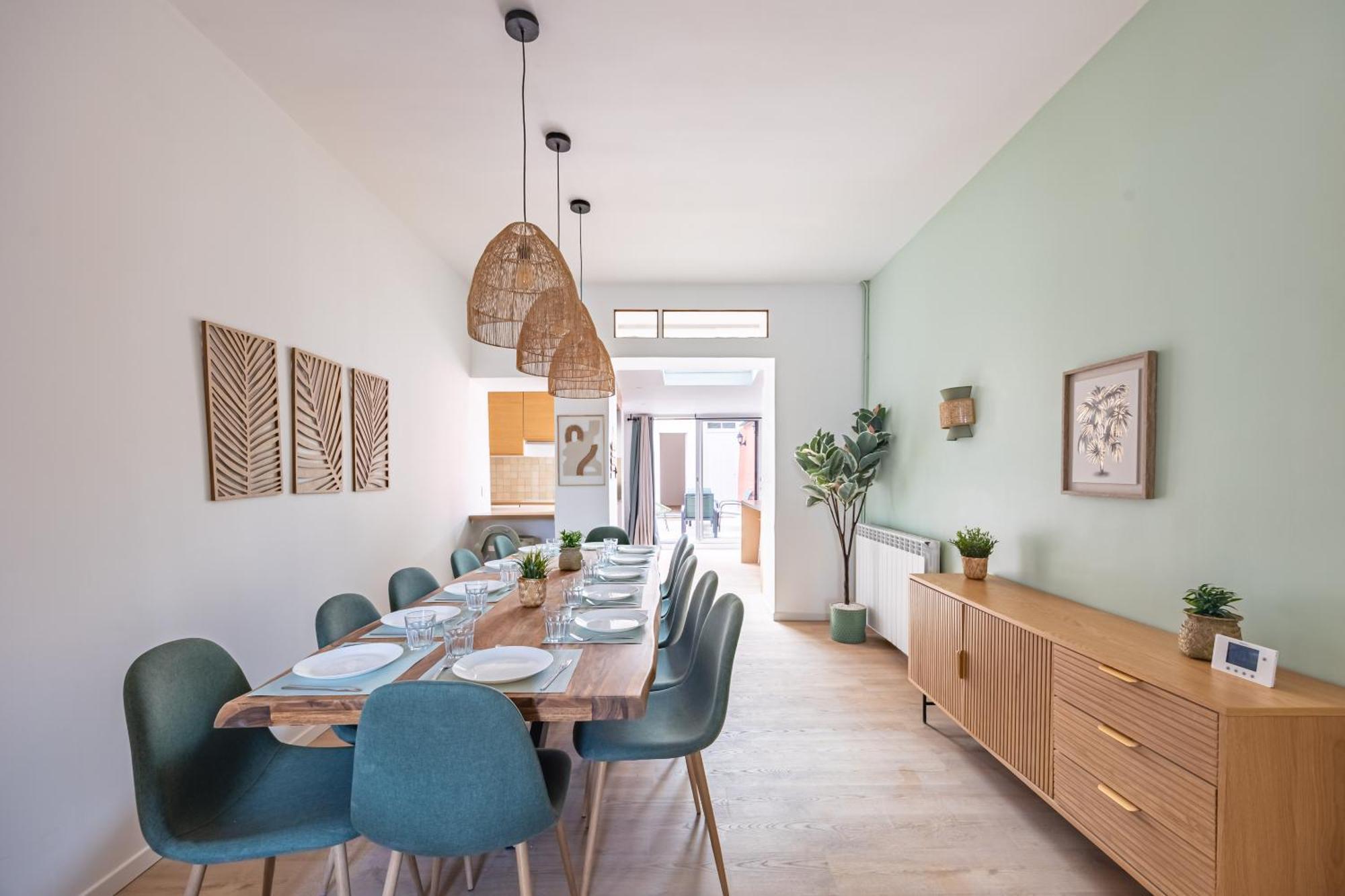 Maison Spacieuse Avec Terrasse Dans Le Centre De Reims