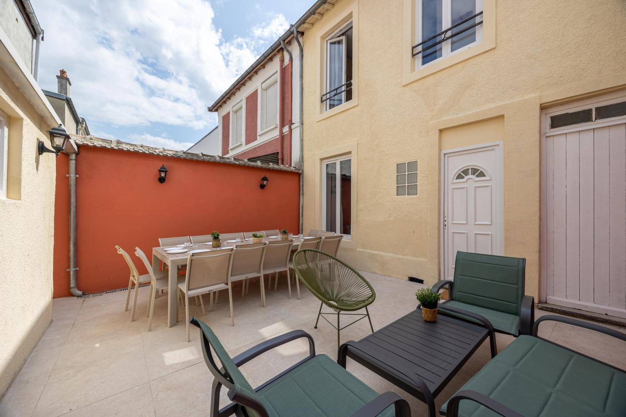Maison Spacieuse Avec Terrasse Dans Le Centre De * Reims