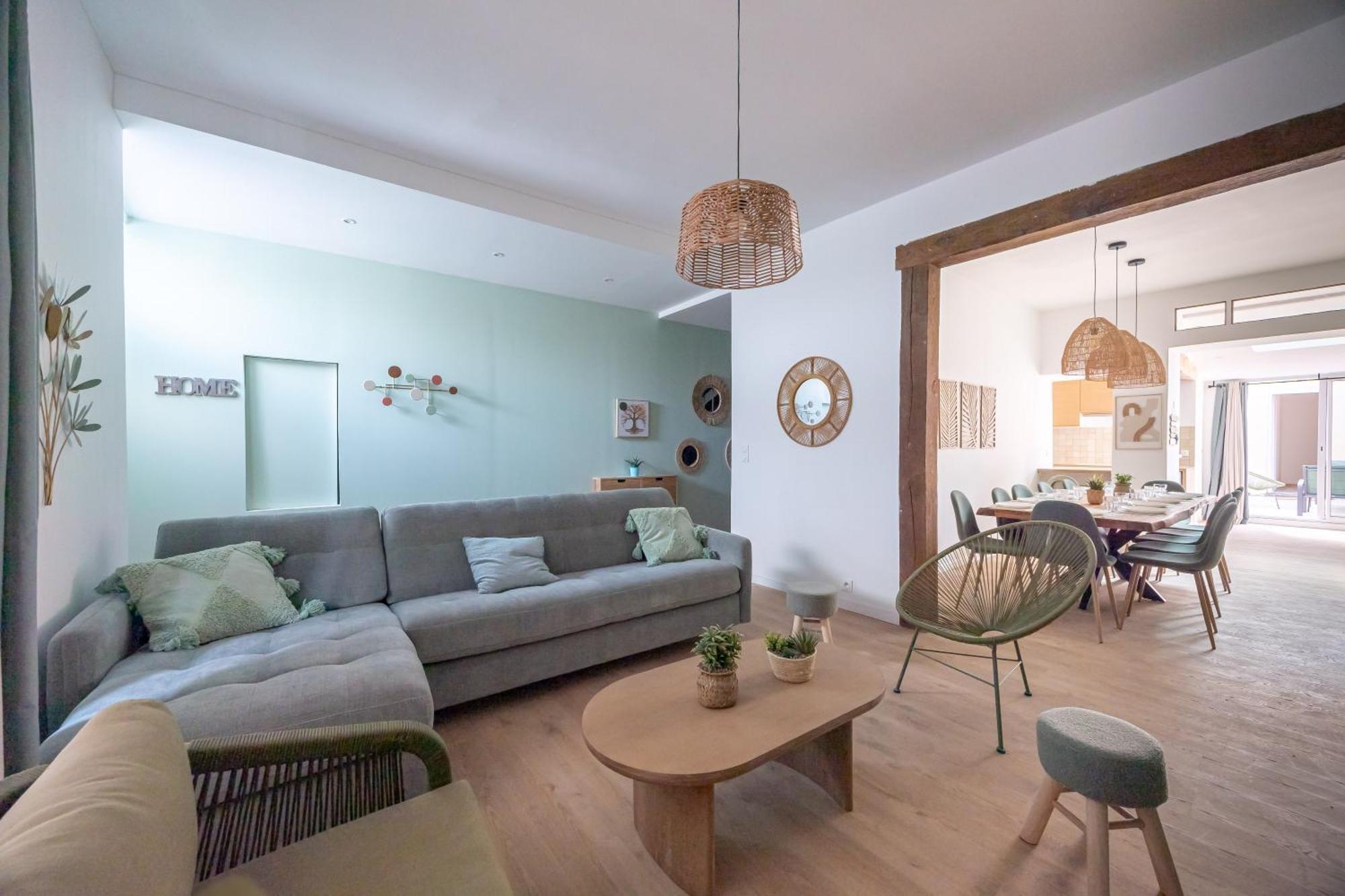 Maison Spacieuse Avec Terrasse Dans Le Centre De Villa