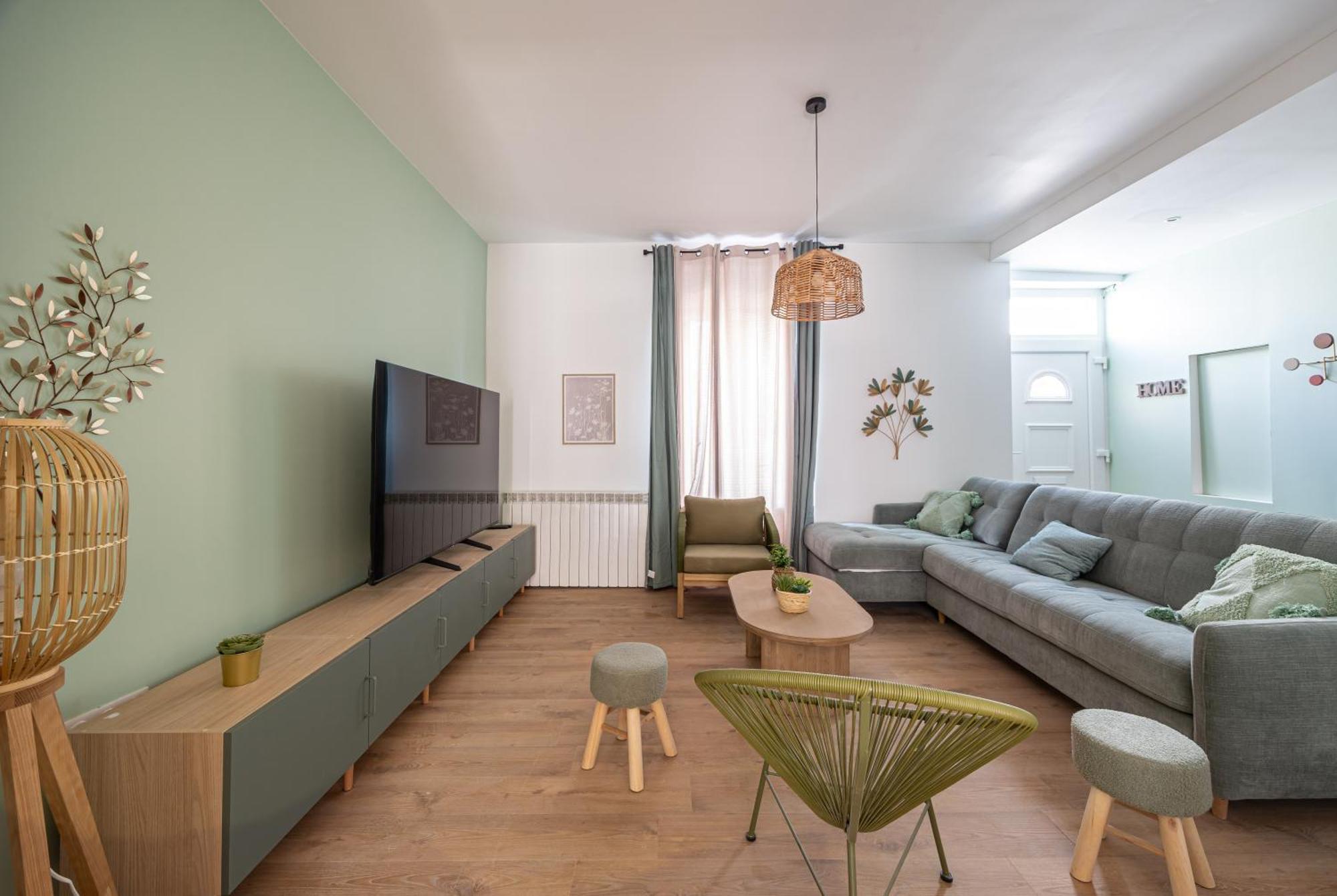 Maison Spacieuse Avec Terrasse Dans Le Centre De *