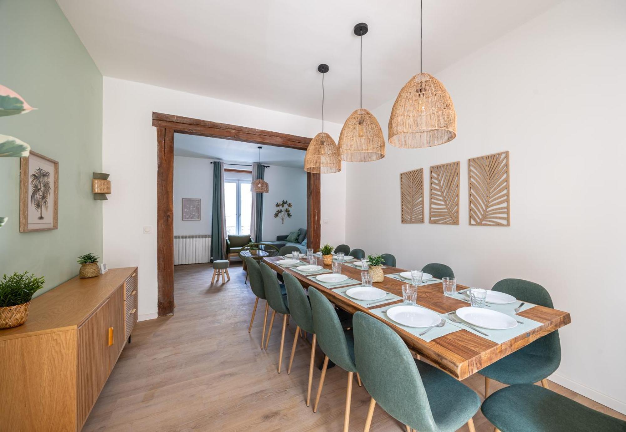 Maison Spacieuse Avec Terrasse Dans Le Centre De Villa