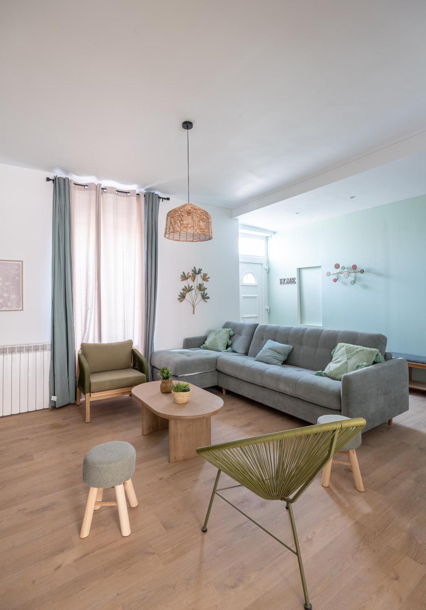 Villa Maison Spacieuse Avec Terrasse Dans Le Centre De *